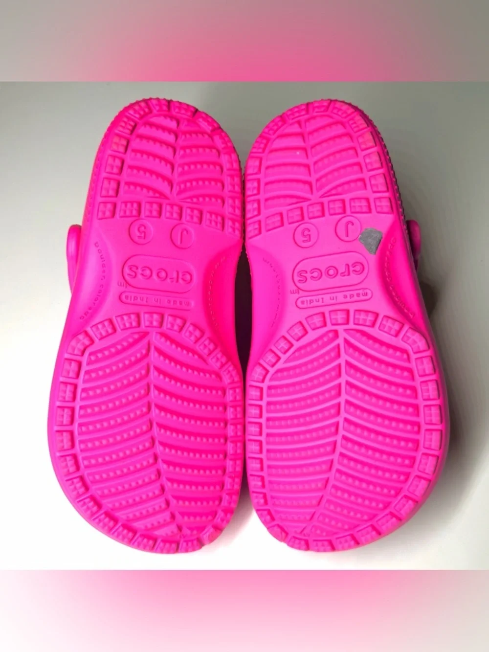 Crocs  Kid's Lightweight Classic Clogs JL3 Crush Pink Size US J- 5